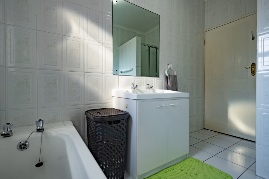 3 Bedroom Property for Sale in Kenridge Western Cape
